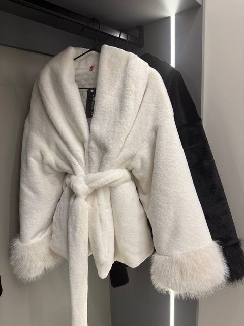 Утеплена шубка з манжетами молоко 42-48 019-BB-WH фото